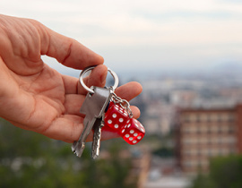 التمويل الجماعي للعقارات في إسبانيا: استراتيجي أم محفوف بالمخاطر؟