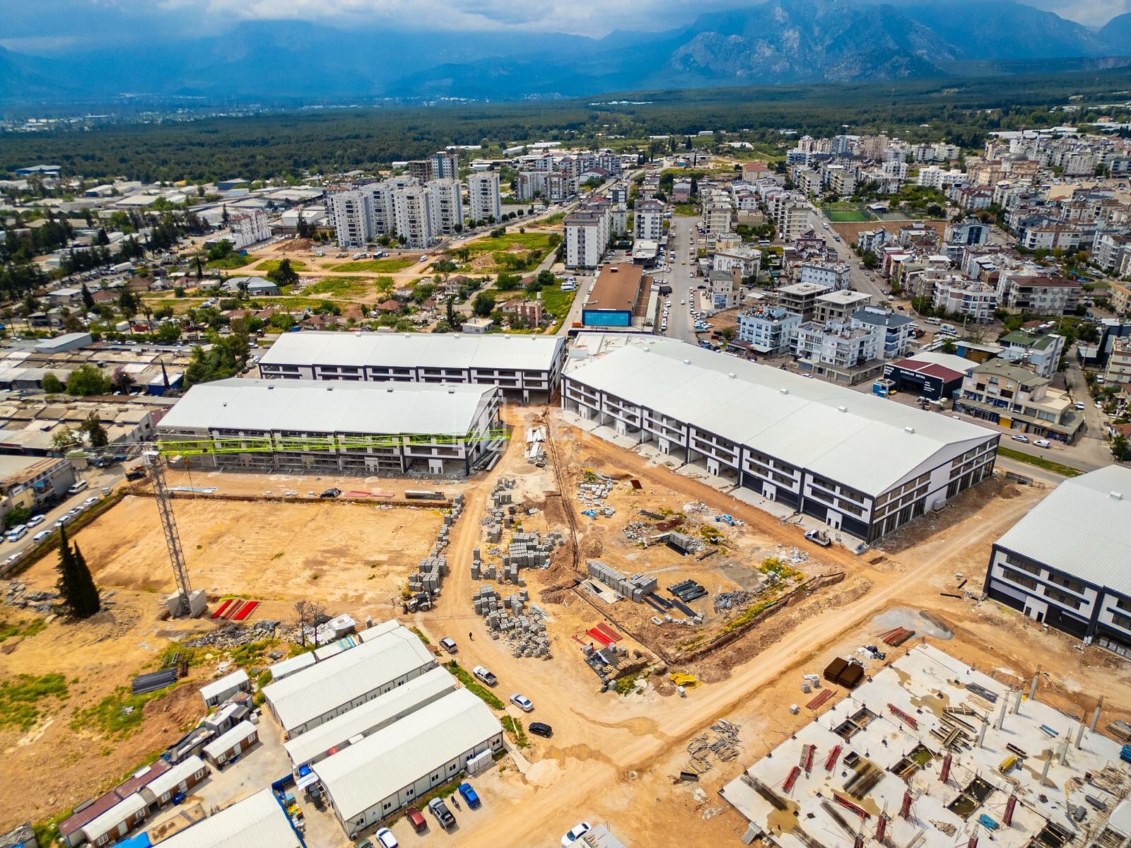 Antalya Kepez'de Stratejik Konumda Satılık Dükkanlar