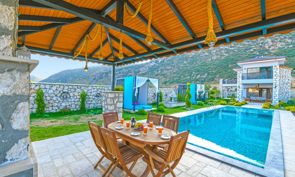 Kaş Kalkan'da 1876 m² Arsa İçerisinde Eşyalı 2+1 Müstakil Ev