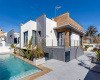 Ruime Vrijstaande Villa Vlakbij Het Strand In Torrevieja Alicante