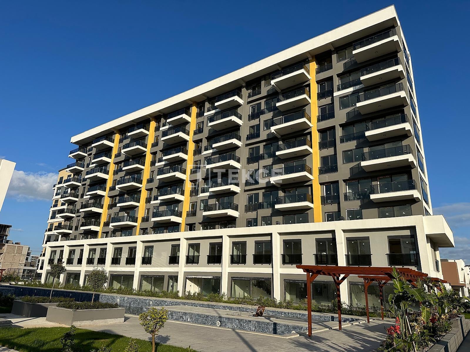 Apartment with Olympic Pool Close to the Airport in Altıntaş Antalya