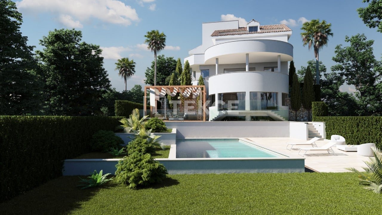 Sea View Houses with Outdoor and Indoor Pools in Benalmádena