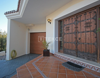 Elegant Villa Med Havsutsikt I Ett Utmärkt Läge I Benalmadena 16