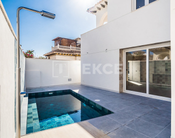 Newly Refurbished Opulent Villa in Alicante La Zenia 6