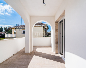 Newly Refurbished Opulent Villa in Alicante La Zenia 10
