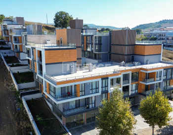 安全地点带游泳池的即租即住公寓 3
