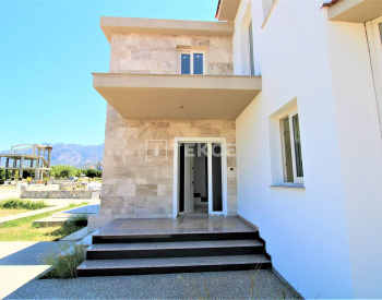 Kuzey Kıbrıs Girne'de Denize Yürüme Mesafesinde Müstakil Villa 7