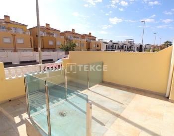 Alicante La Zenia'da Sosyal Olanaklara Yakın Şık Ev 2