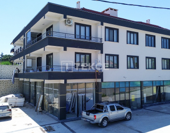 在亚洛瓦（yalova）凯塔兹德雷（kaytazdere）购物，靠近主干道和桥梁。 2