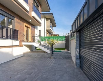 Villa with Outdoor Pool and Parking Space in İstanbul Beylikdüzü 8