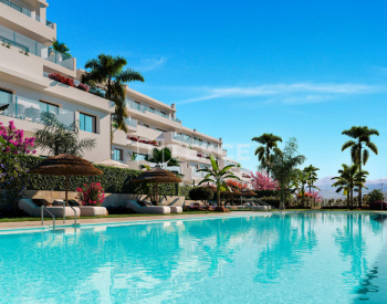 Casares'te Golf Sahasına Yakın Geniş Tasarımlı Daireler 3