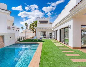 Elegant 3 Bedroom House with Pool and Solarium in Ciudad Quesada 3