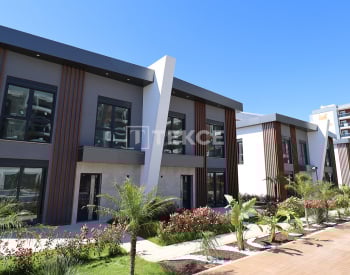 Villor Med Privata Pooler På En Huvudväg I Antalya Altıntaş 4