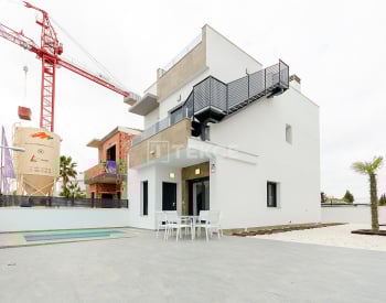 Villas Independientes Con Piscina Y Parking En Torrevieja Alicante 8