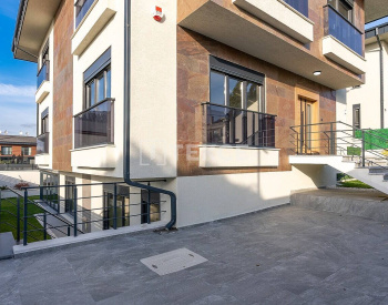 Villa with Outdoor Pool and Parking Space in İstanbul Beylikdüzü 9