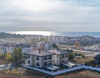 Villa with Outdoor Pool and Parking Space in İstanbul Beylikdüzü 3