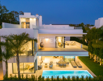 Zeezicht Huizen Op Exclusieve Locatie Nabij Strand In Marbella 6