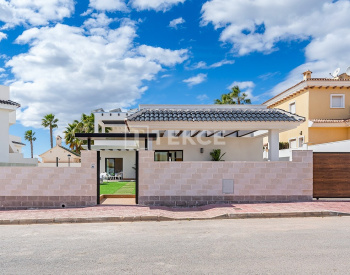 Elegant 3 Bedroom House with Pool and Solarium in Ciudad Quesada 6