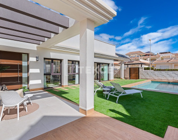 Elegant 3 Bedroom House with Pool and Solarium in Ciudad Quesada 1