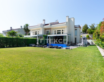 Stijlvolle Villa Met Directe Toegang Tot Het Strand In Istanbul 4