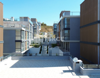 安全地点带游泳池的即租即住公寓 7