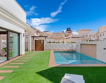 Elegant 3 Bedroom House with Pool and Solarium in Ciudad Quesada 2