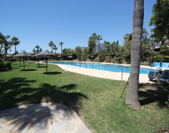 Benalmádena'da Modern Tasarımlı ve Jakuzili Yarı Müstakil Ev 3