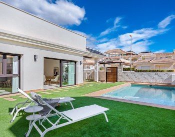 Elegant 3 Bedroom House with Pool and Solarium in Ciudad Quesada 4