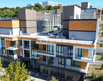 安全地点带游泳池的即租即住公寓 1
