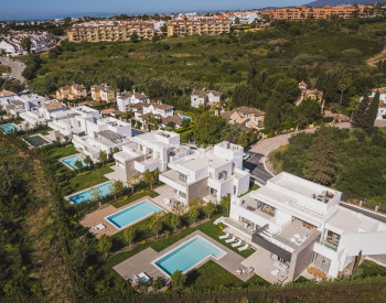 Villas Vues Imprenables Dans Un Quartier Populaire À Estepona 7
