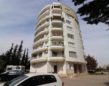 Mersin Mezitli’de Denize Yakın Geniş Oturumlu Eşyalı Daire 2