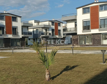 Maisons Dans Un Projet Sécurisé Avec Piscine À Dikili Izmir 10