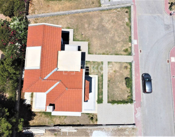 Kuzey Kıbrıs Girne'de Denize Yürüme Mesafesinde Müstakil Villa 9