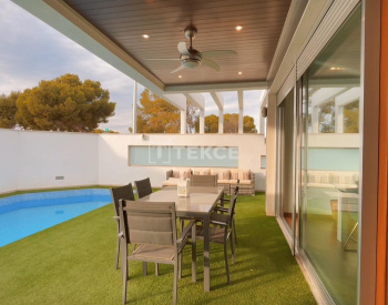 Key-ready Villa with a Pool Near to the Beach in Alicante 6