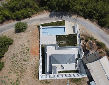 Alanya Tepe'de Doğa Manzaralı Şık Tasarımlı Müstakil Villa 8