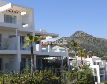 Benahavis'te Ferah Tasarımlı ve Deniz Manzaralı Daireler 8