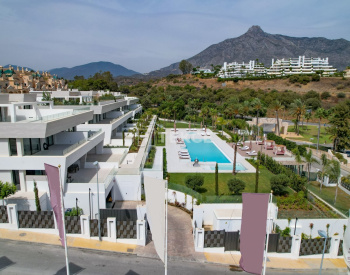 Luxe and Spacious Real Estate in Prestigious Area in Marbella 2
