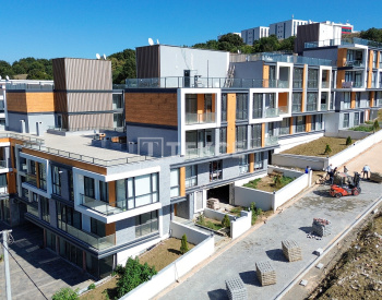安全地点带游泳池的即租即住公寓 2