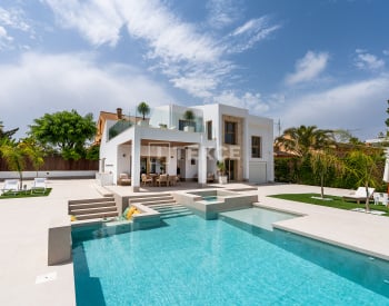 Traumhafte Villa Mit 4 Schlafzimmern, Pool Und Solarium In Orihuela 1