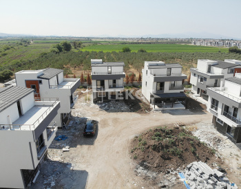 Maisons Dans Un Projet Sécurisé Avec Piscine À Dikili Izmir 6
