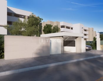 Estepona'da Doğa İle İç İçe Golf Sahalarına Yakın Daireler 4