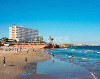 Alicante La Zenia'da Sosyal Olanaklara Yakın Şık Ev 8