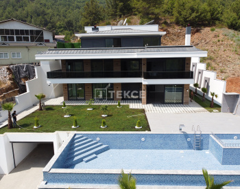Alanya Tepe'de Doğa Manzaralı Şık Tasarımlı Müstakil Villa 4