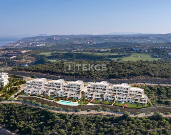 Casares'te Golf Sahasına Yakın Geniş Tasarımlı Daireler 4