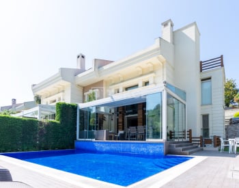 Stijlvolle Villa Met Directe Toegang Tot Het Strand In Istanbul 3