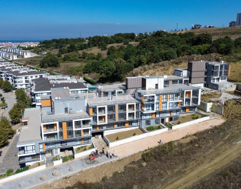 安全地点带游泳池的即租即住公寓 5