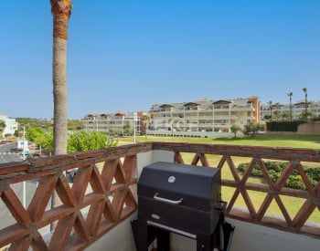 Golf Views Apartment with a Spacious Terrace in Benalmadena