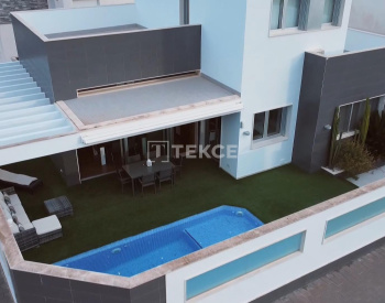 Key-ready Villa with a Pool Near to the Beach in Alicante 2
