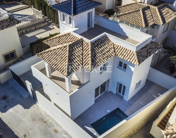 Newly Refurbished Opulent Villa in Alicante La Zenia 2
