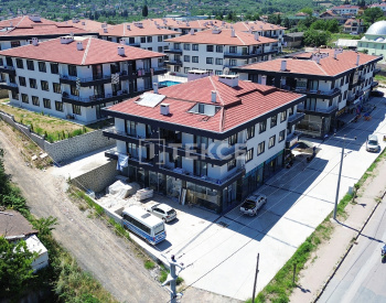 在亚洛瓦（yalova）凯塔兹德雷（kaytazdere）购物，靠近主干道和桥梁。 9